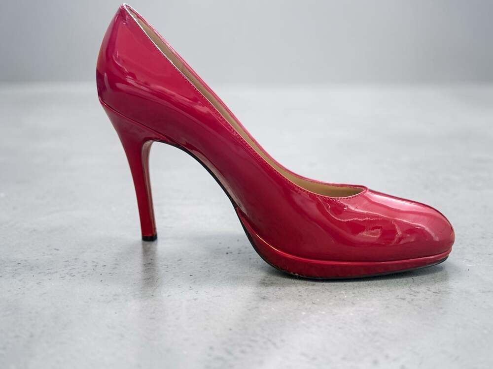 Stuart Weitzman Patent Leather Platform Pumps Candy Apple Red Size 7.5 Heels